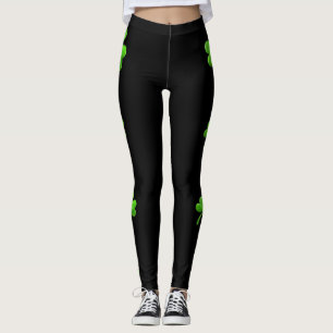 Kleeblätter auf schwarzen Leggings