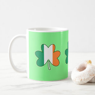 Kleeblätter für die Farbe irischer Flaggen Kaffeetasse