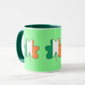 Kleeblätter für die Farbe irischer Flaggen Tasse (Vorderseite Links)