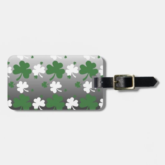 Kleeblätter, grün und weiß auf geruchtem Feld Gepäckanhänger (Vorderseite horizontal)