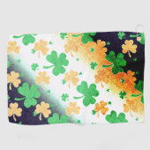 Kleeblätter in den Farben irischer Flaggen Golfhandtuch (Horizontal)