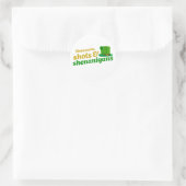 Kleeblätter, Shots und Shenanigans Runder Aufkleber (Tasche)