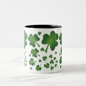 Kleeblätter - St Patrick TagesTasse Zweifarbige Tasse (Mittel)