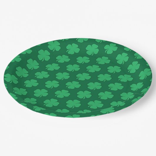 Kleeblätter, Symbol des St. Patrick's Day, Pappteller (Schrägansicht)