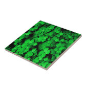 Kleeblätter und Herz St. Patrick's Day Green Fliese (Seite)