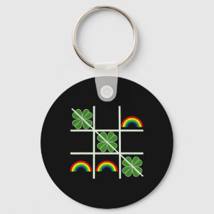 Kleeblätter und Regenbogen Tic Tac Toe Glücklicher Schlüsselanhänger