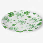 Kleeblattgrüne Schleife St. Patricks Day Pappteller (Schrägansicht)