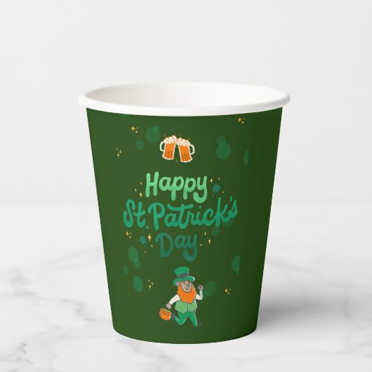 "Kleeblatts & Shenanigans: Ein St. Patrick's Day Pappbecher (Vorderseite)