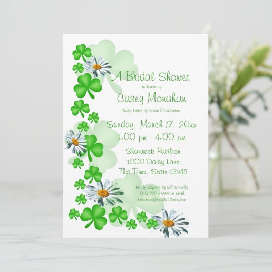 Kleeblatts und Daisies Brautparty Einladung (Stehend Vorderseite)