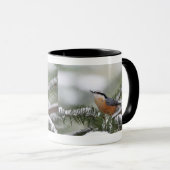 Kleiber auf Snowy-Niederlassung im Winter Tasse (VorderseiteRechts)