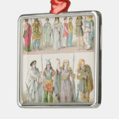 Kleid der Briten, des Gauls und der Deutschen Ornament Aus Metall (Links)