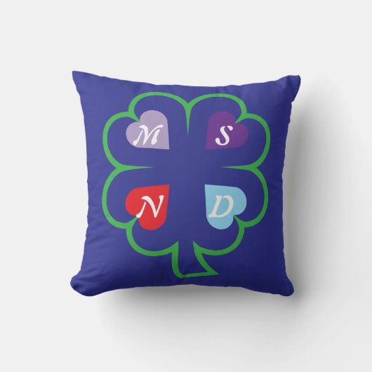 Kleider mit Herzen Kissen (Vorderseite)