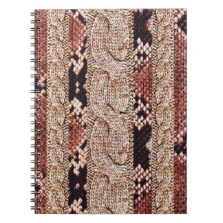 Kleiderstruktur, geometrisches Schlangenmuster. Notizblock