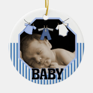Kleidung auf einem Line Baby Boy Foto Ornament