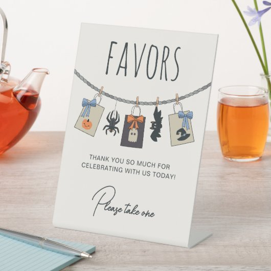 Kleidung Linie Blue Halloween Baby Duschfavoriten Sockelschild (In Situ)