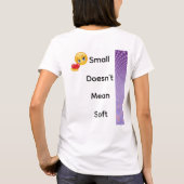 Klein bedeutet nicht weich T-Shirt (Rückseite)