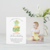 Kleine Ananas 1. Geburtstag Foto Einladung (Stehend Vorderseite)