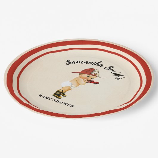 Kleine Baby Firefighter Baby Dusche Pappteller (Schrägansicht)