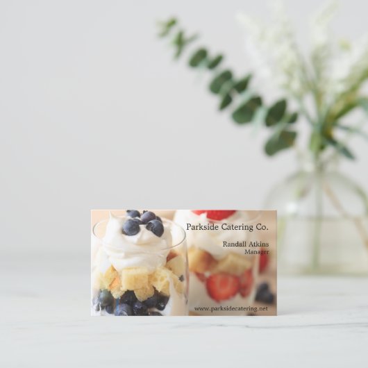 Kleine Beerentriflate in Gläsern Visitenkarte (Stehend Vorderseite)