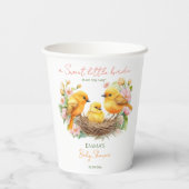 Kleine Birdie Schlüpfen bald Frühlingshaube Pappbecher (Rückseite)