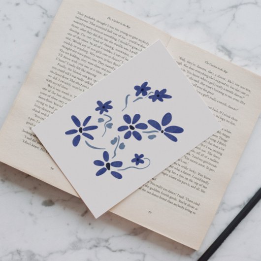 Kleine blaue romantische Blume Postkarte