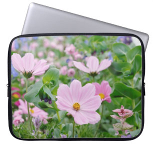 Kleine Blume im Garten in Brüssel Laptopschutzhülle
