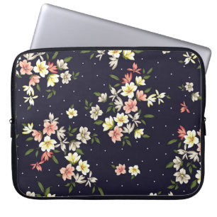 Kleine Blume in rosa Gelb und Braun mit grünem Lei Laptopschutzhülle