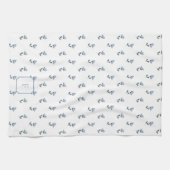 Kleine Blumen-Wasserfarbe Blaue Blumen-Monogramm Geschirrtuch (Horizontal)