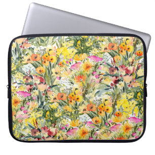 Kleine Blumenfeld: Helle Wasserfarbe. Laptopschutzhülle