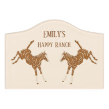 Kleine braune Pferde - auf Lachsrosa.