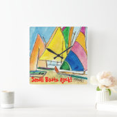 Kleine bunte Segelboote auf Strand-Uhr Quadratische Wanduhr (Zuhause)