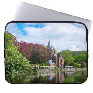 Kleine Burg am See in Brügge, Belgien Laptopschutzhülle