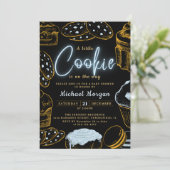 Kleine Cookie Baby Boy Blue und Black Baby Dusche Einladung (Stehend Vorderseite)