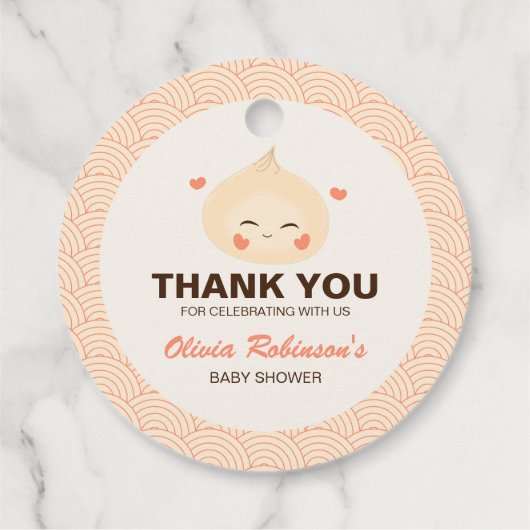 Kleine Dumpling Dim Sum Baby Dusche Geschenkanhänger (Rückseite)