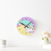 Kleine Einhörner in den Pastellfarben Runde Wanduhr (Zuhause)