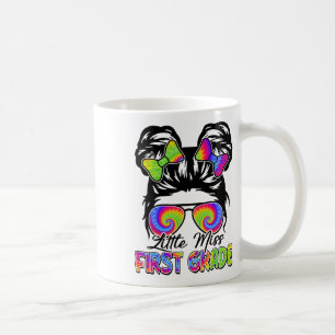 Kleine Erstklässlerin Ck Zur Schule Unordentlicher Kaffeetasse