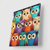 Kleine farbenfrohe Owls Quadratische Wanduhr (Winkel)