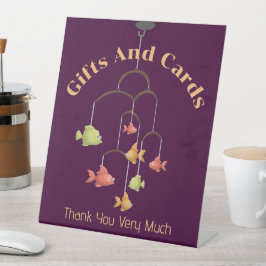 Kleine Fisch Crimson Baby Duschgeschenke und Karte Sockelschild