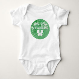 Kleine Frau Shenanigans St. Patrick's Day T - Shir Baby Strampler