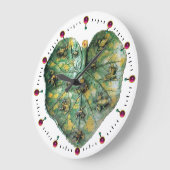 KLEINE FROGS AUF EINER GRÜNEN, ROTEN RUBY, WEISS GROßE WANDUHR (Winkel)