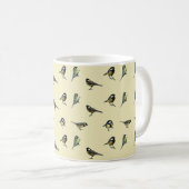 Kleine Gartenmuster Vögel auf Beige Kaffeetasse (VorderseiteRechts)