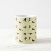 Kleine Gartenmuster Vögel auf Beige Kaffeetasse (Mittel)