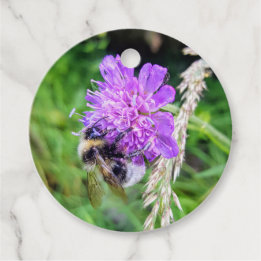 Kleine Geste – Geschenkanhänger mit Hummelmotiv