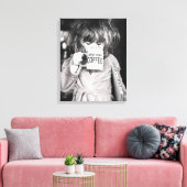Kleine Girl Drink Kaffee Leinwanddruck (Insitu (Wohnzimmer))