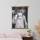 Kleine Girl Drink Kaffee Wandteppich Mit Holzrahmen (Schlafzimmer)