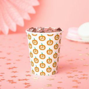 Kleine Girl Pumpkin Trick oder Treat Pappbecher