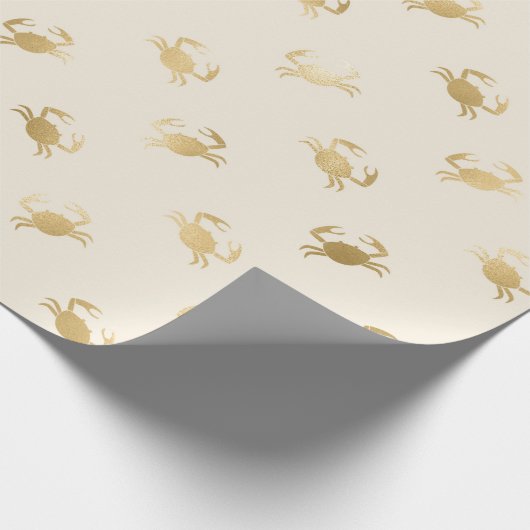 Kleine Goldkrebse auf Off-White Geschenkpapier (Ecke)