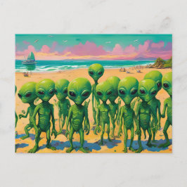 kleine grüne Männer Außerirdischen am Strand Postkarte