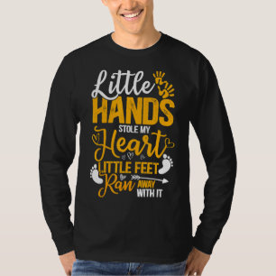 Kleine Hand Stole mein Herz kleine Füße wegrennen  T-Shirt