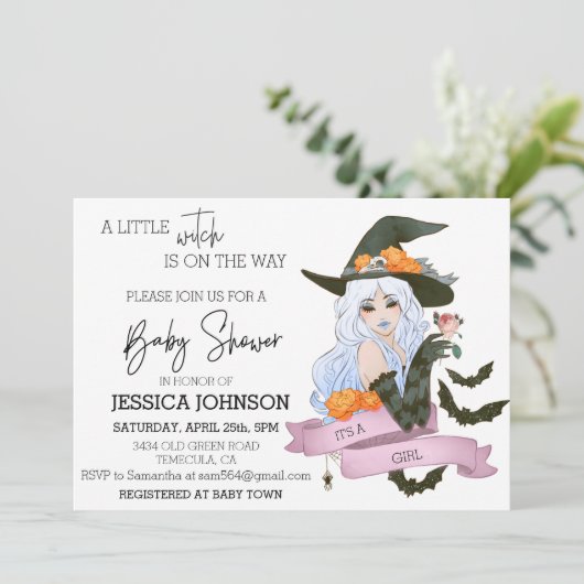Kleine Hexe auf dem Weg Babydusche Halloween Einladung (Stehend Vorderseite)